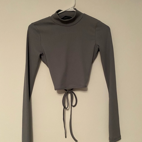 Backless crop top - Picture 2 of 5